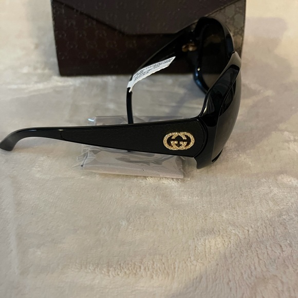Authentic Brand new Gucci sunglasses with case - Picture 3 of 6